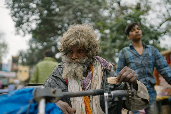 Approches créatives pour dynamiser le bénévolat intergénérationnel dans les associations